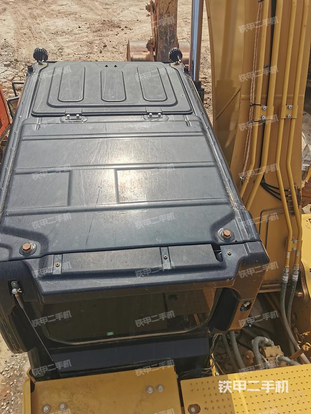 驾驶室顶部（整机外观）