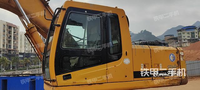 驾驶室整体（整机外观）