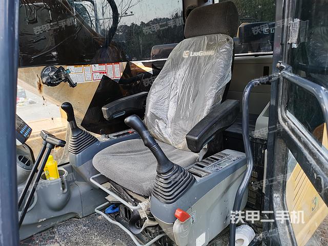 驾驶室整体（整机外观）