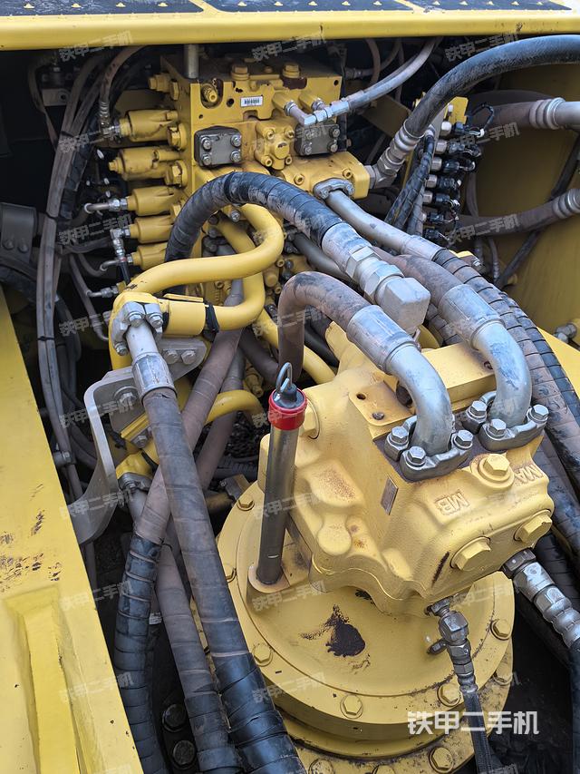 回转马达和主控阀（整机外观）