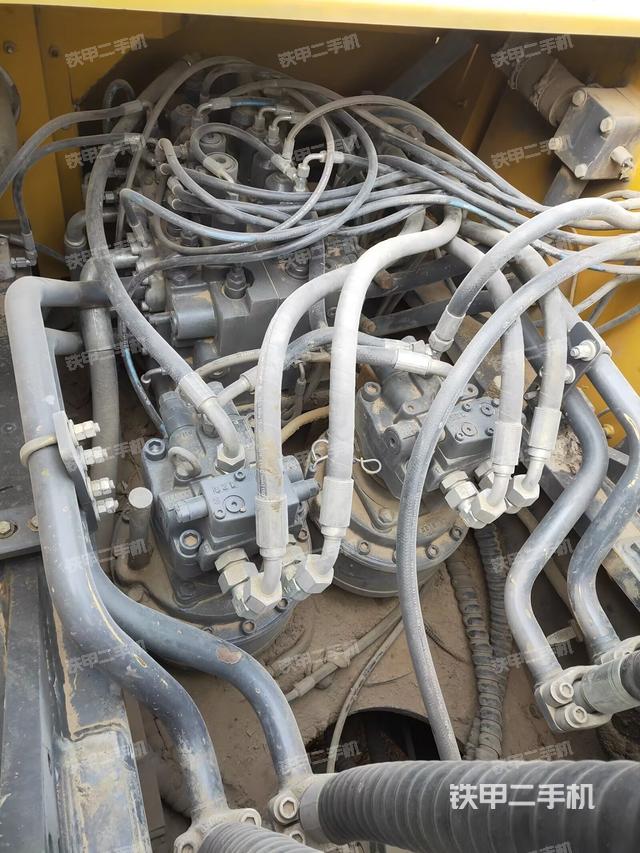 回转马达和主控阀（整机外观）