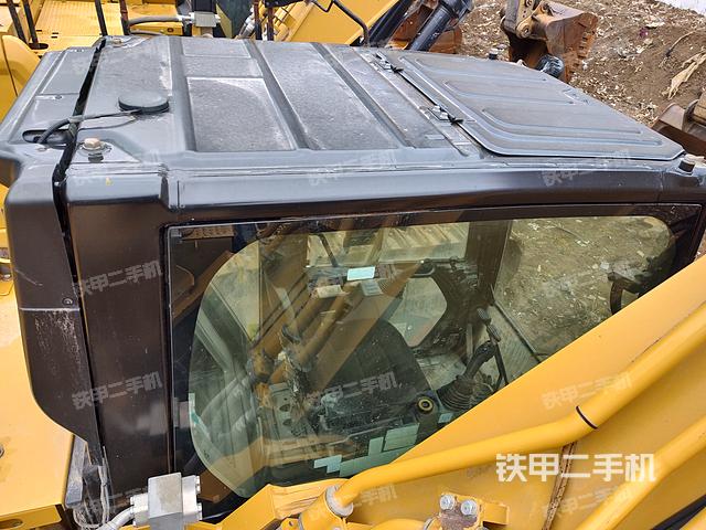 驾驶室顶部（整机外观）