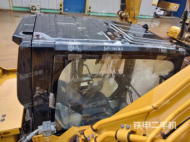 驾驶室顶部（整机外观）