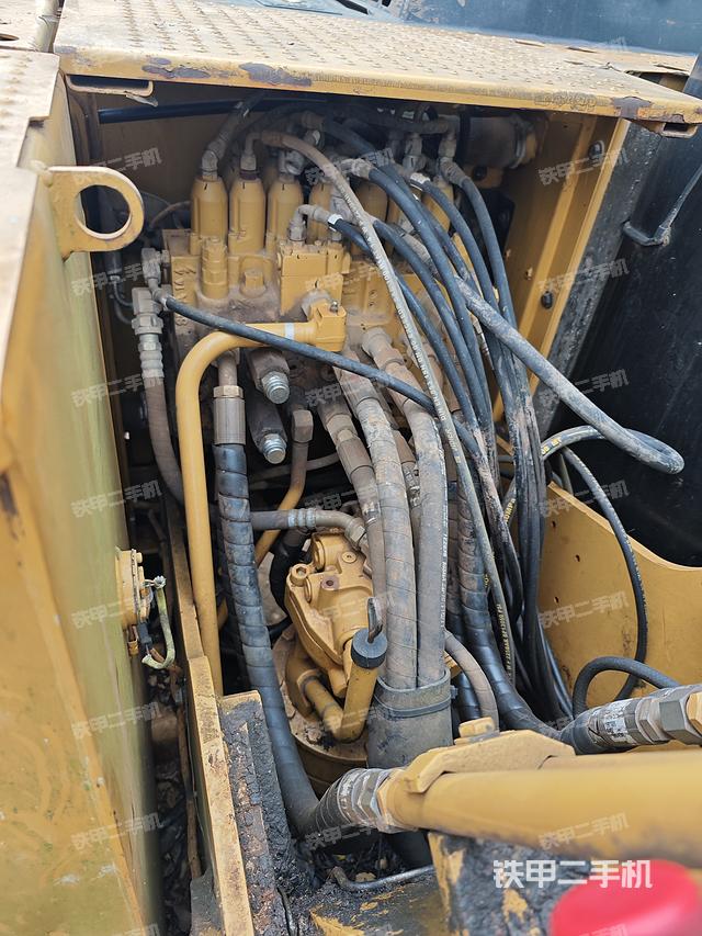 回转马达和主控阀（整机外观）