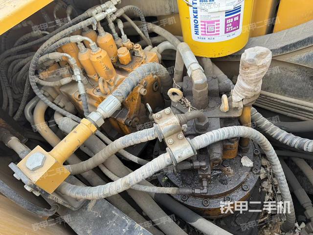 回转马达和主控阀（整机外观）