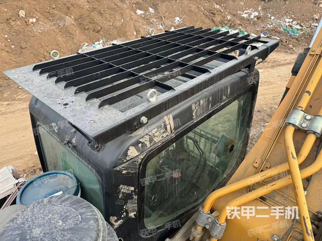 驾驶室顶部（整机外观）