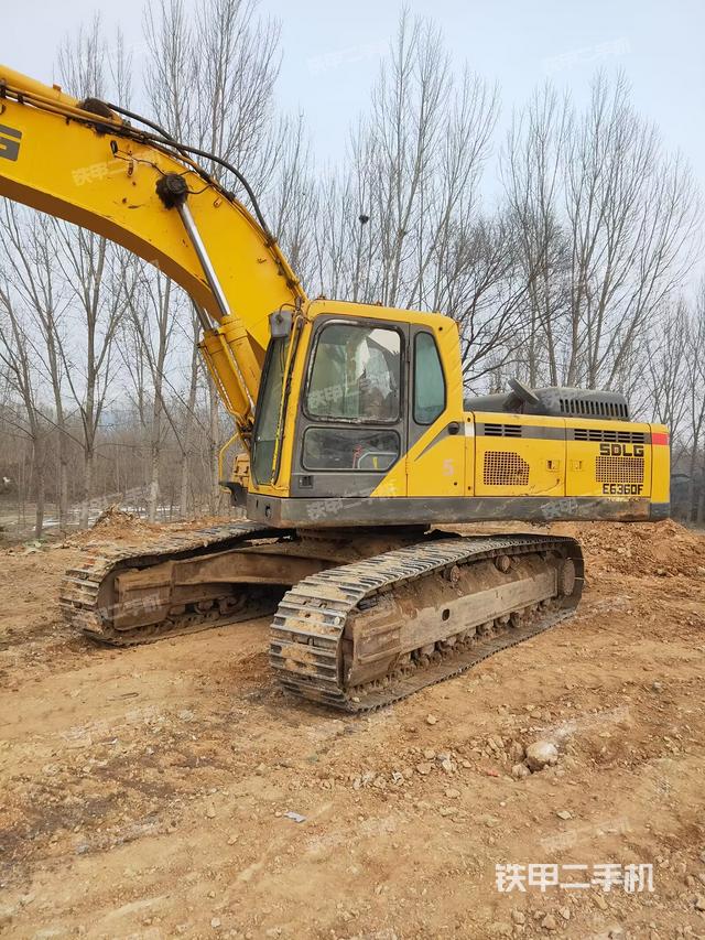 驾驶室顶部（整机外观）