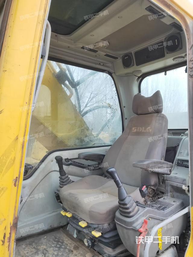 驾驶室整体（整机外观）