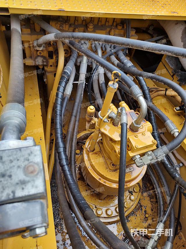 回转马达和主控阀（整机外观）