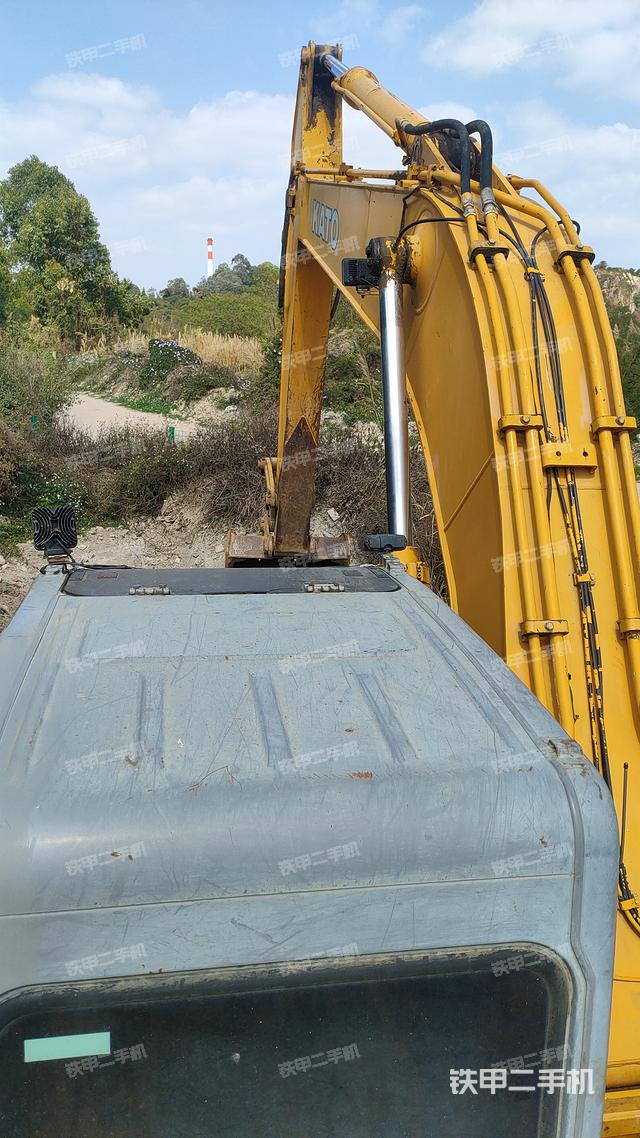 驾驶室顶部（整机外观）