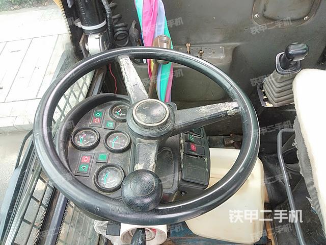 驾驶室顶部（整机外观）