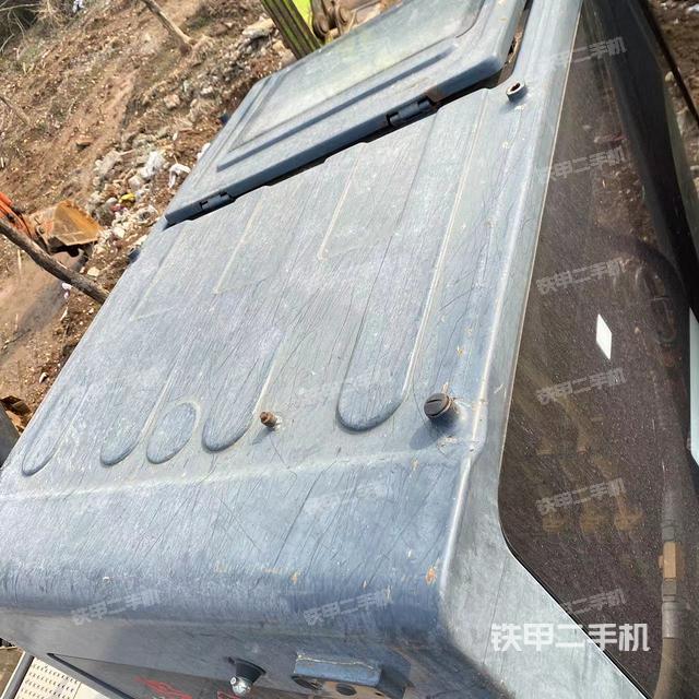 驾驶室顶部（整机外观）