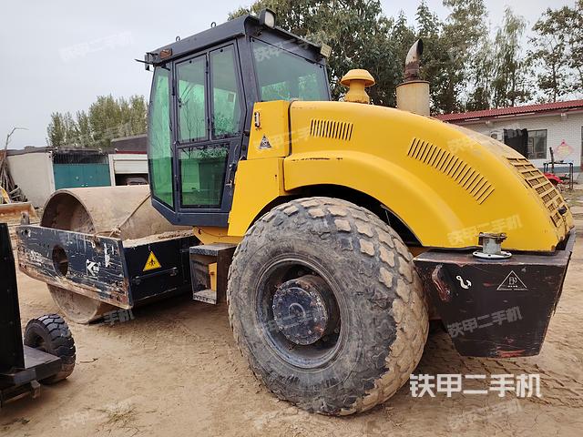 驾驶室操作台（设备外观及核心部件）