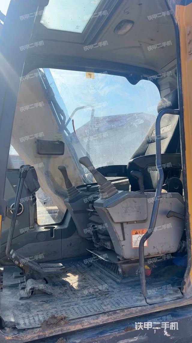 驾驶室整体（整机外观）