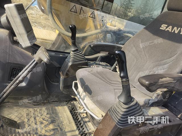 驾驶室整体（整机外观）