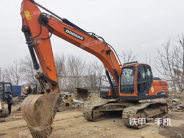 斗山DX220LC-9C挖掘机