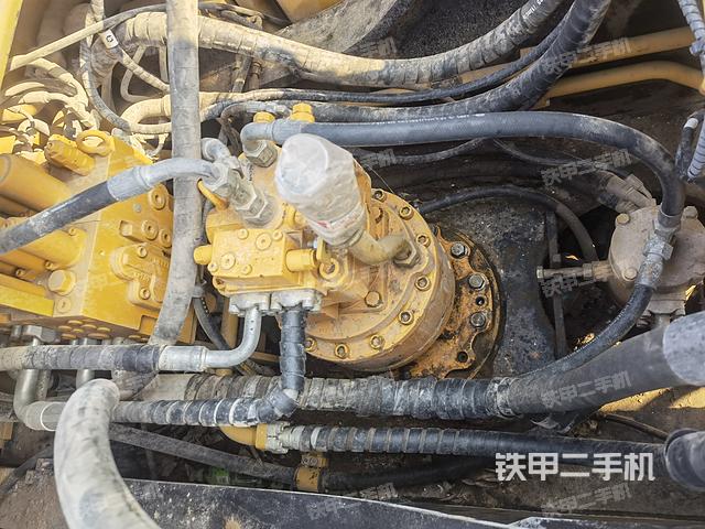 回转马达和主控阀（整机外观）