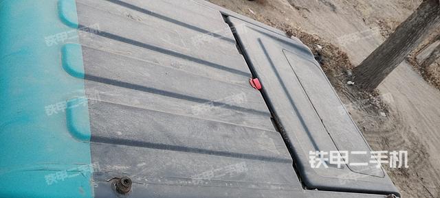 驾驶室顶部（整机外观）