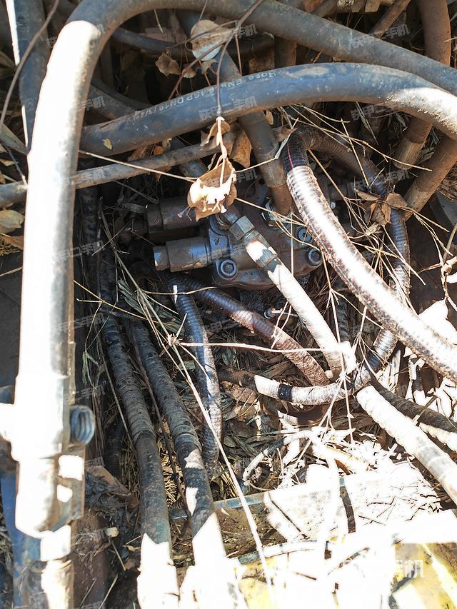 回转马达和主控阀（整机外观）