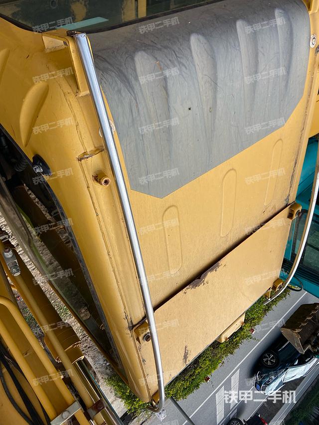 驾驶室顶部（整机外观）