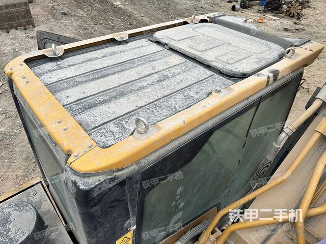 驾驶室顶部（整机外观）