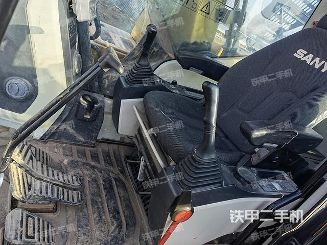 驾驶室整体（整机外观）