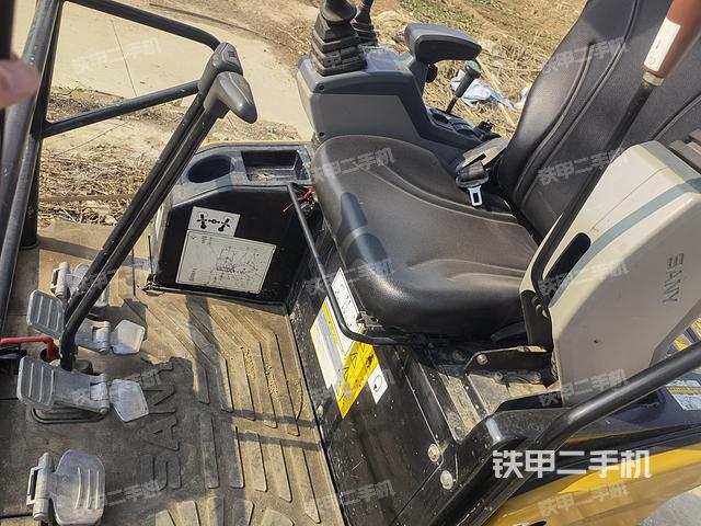 驾驶室整体（整机外观）