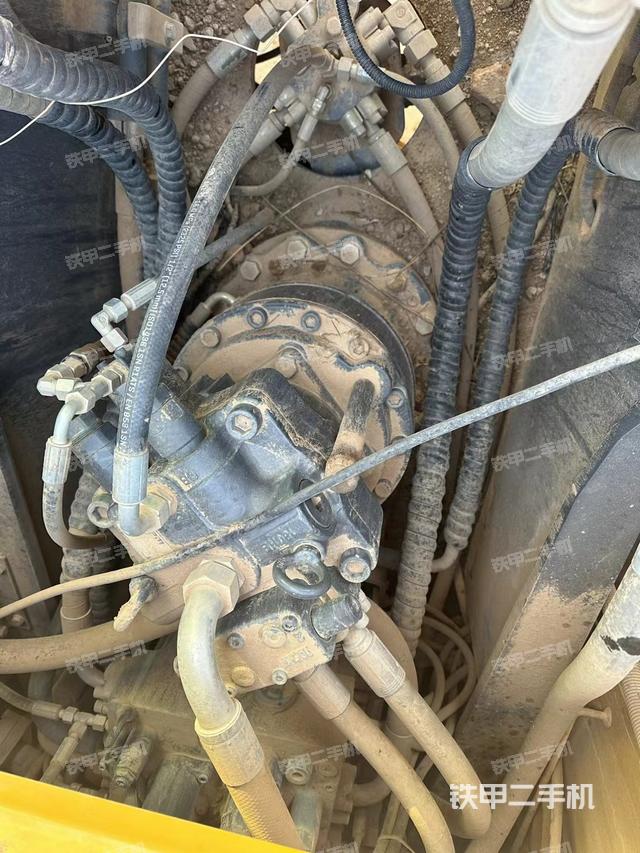 回转马达和主控阀（整机外观）