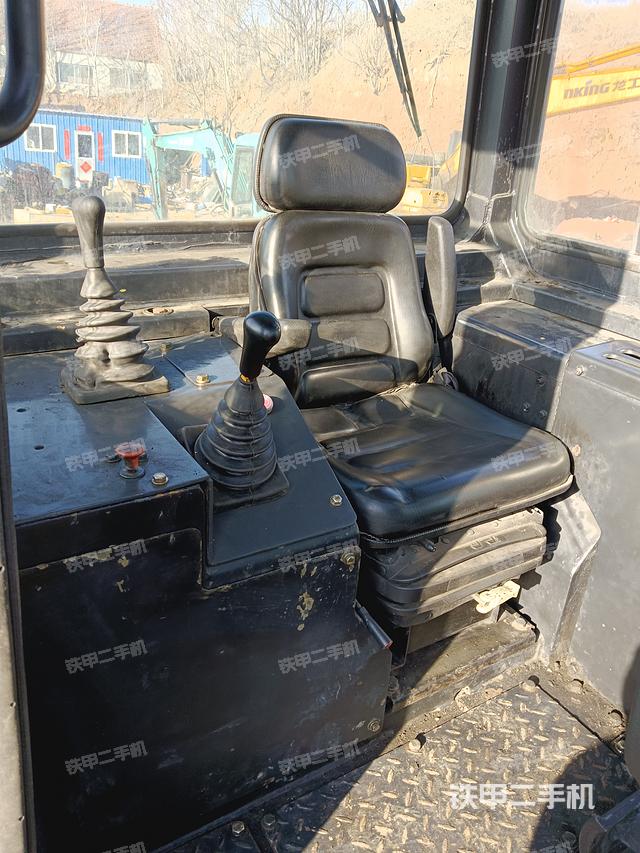 驾驶室操作台（设备外观及核心部件）