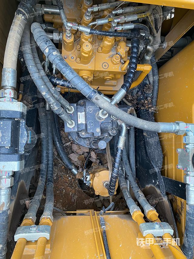 回转马达和主控阀（整机外观）