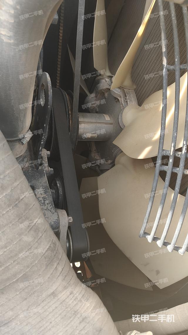 驾驶室顶部（整机外观）