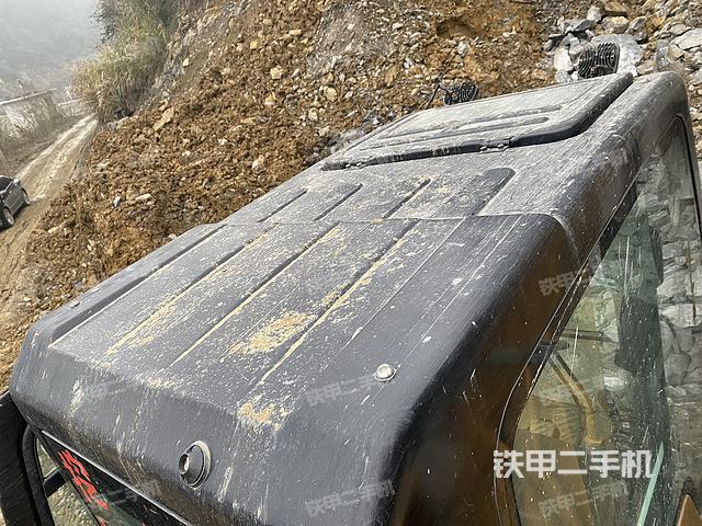 驾驶室顶部（整机外观）