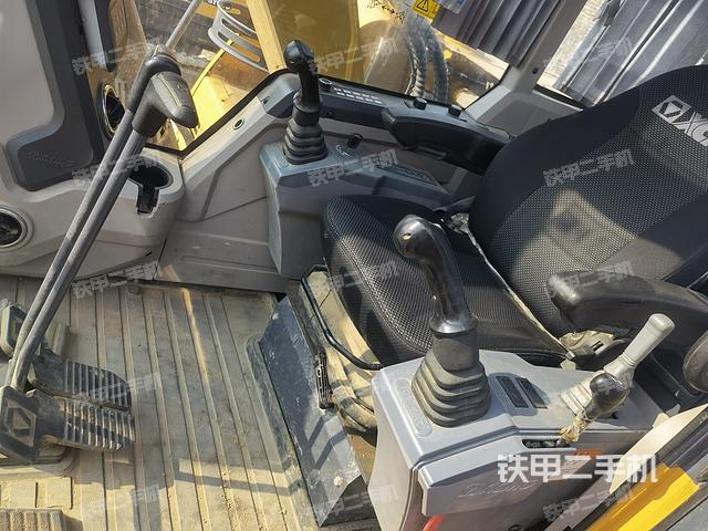 驾驶室整体（整机外观）