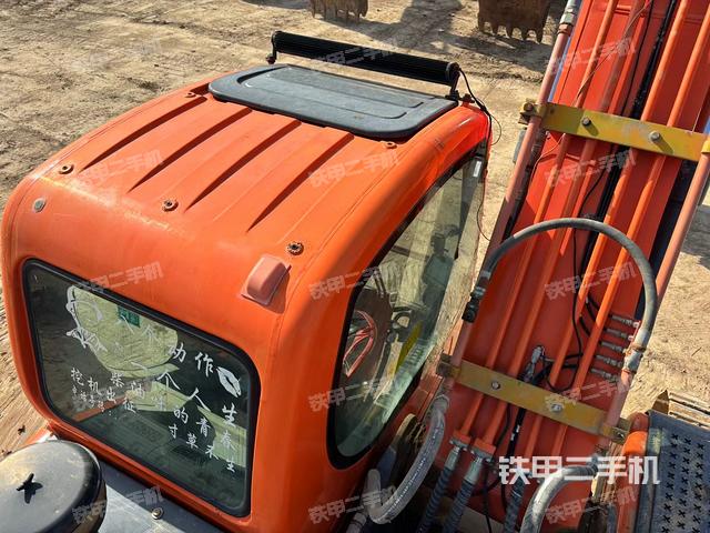 驾驶室顶部（整机外观）