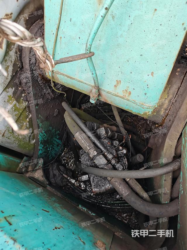 回转马达和主控阀（整机外观）