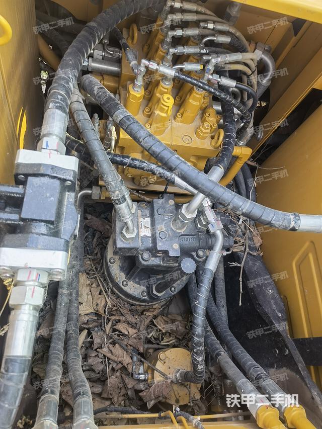 回转马达和主控阀（整机外观）