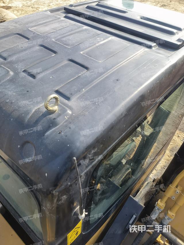 驾驶室顶部（整机外观）