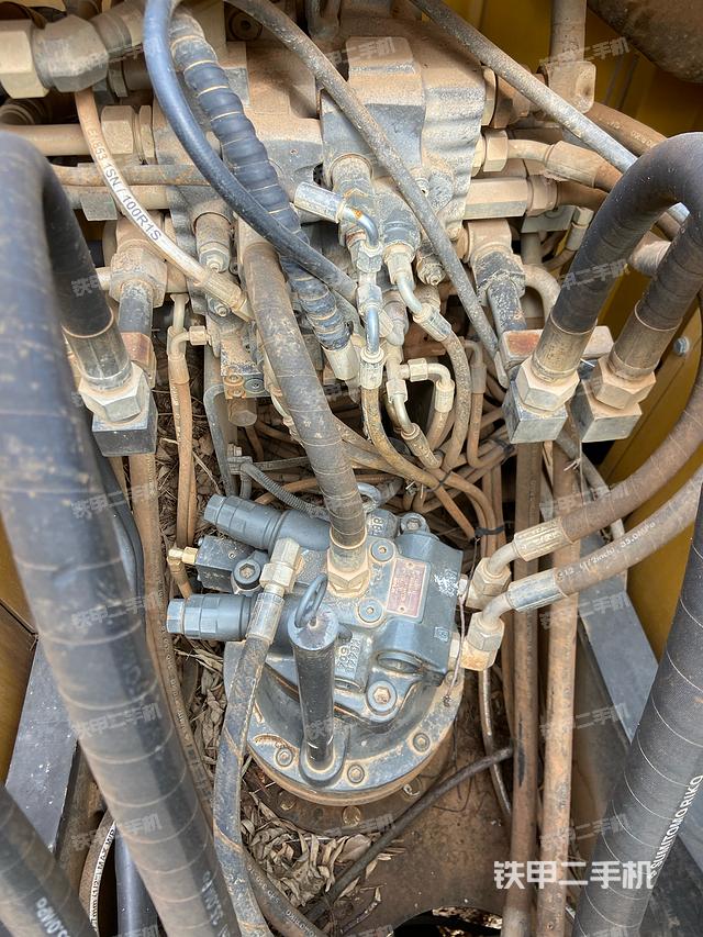 回转马达和主控阀（整机外观）