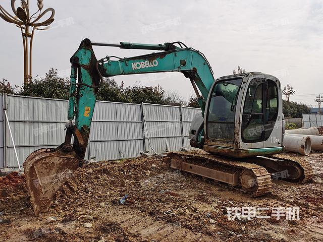 神钢SK70挖掘机