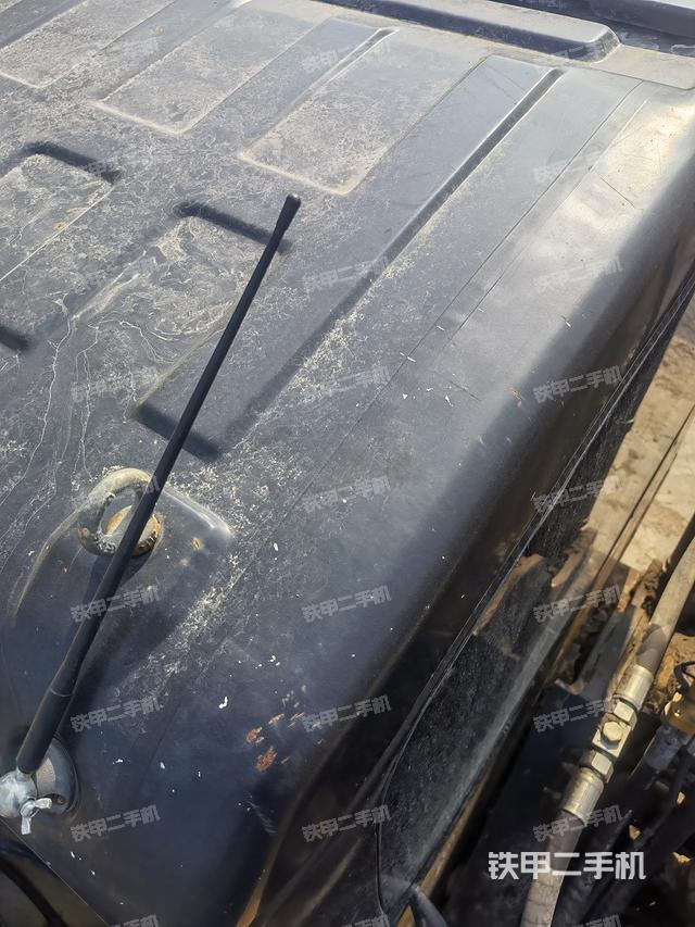 驾驶室顶部（整机外观）