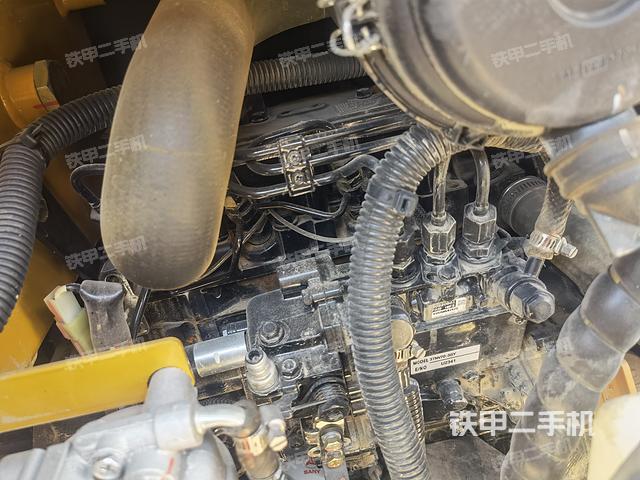 回转马达和主控阀（整机外观）