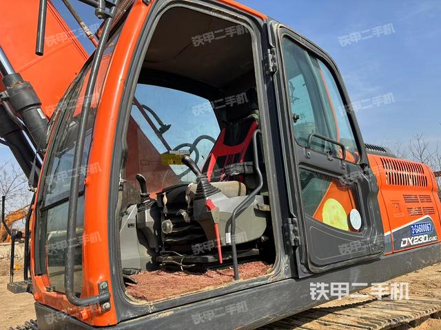 驾驶室整体（整机外观）