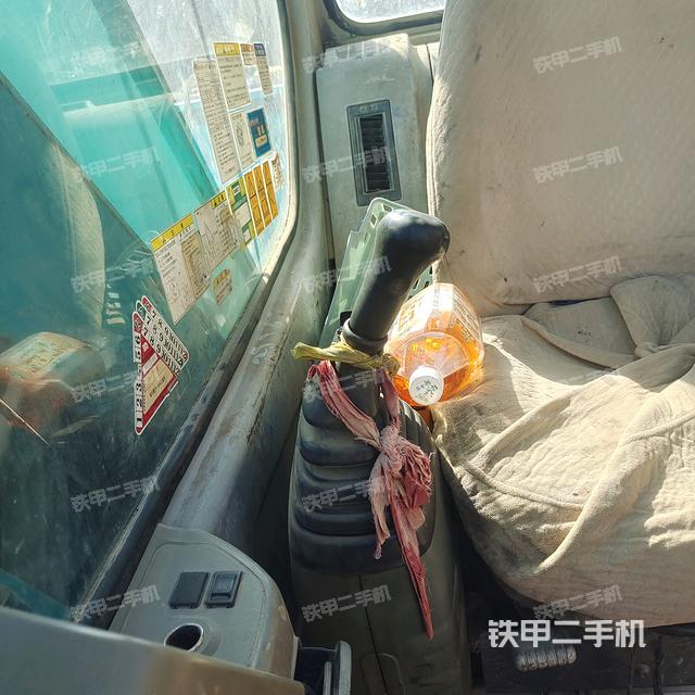 座椅右侧控制台/钥匙门/油门/含右手柄（驾驶室部分）