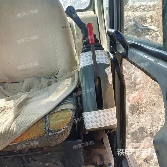 座椅左侧控制台/音响/含左手柄（驾驶室部分）