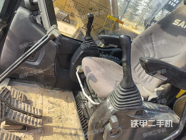 驾驶室整体（整机外观）