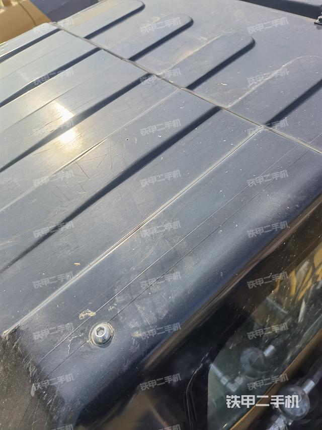 驾驶室顶部（整机外观）