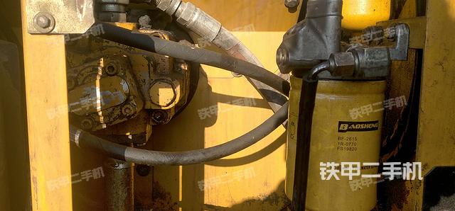 液压泵舱室正面整体（整机外观）