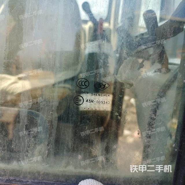 后窗玻璃角标（驾驶室部分）