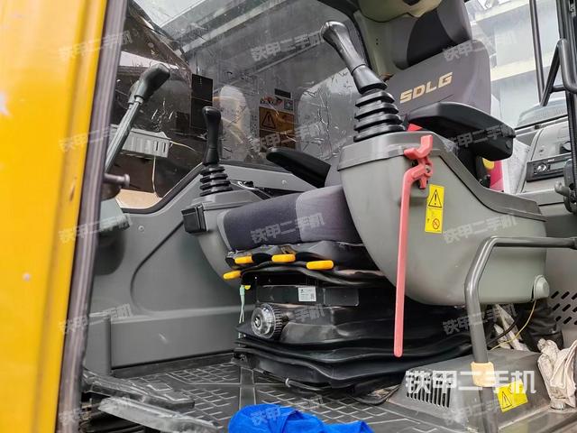 驾驶室整体（整机外观）