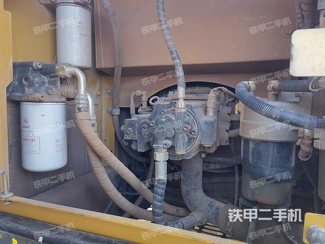 液壓泵艙室正面整體（整機(jī)外觀）